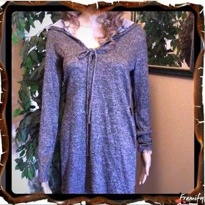 Long Women's Shirt w/Hood sz lg